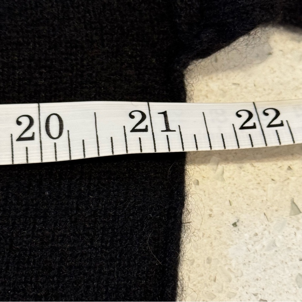 Bloomingdale’s Cashmere XS Black Crewneck 100% 2-Ply Sweater Classic - Picture 5 of 9